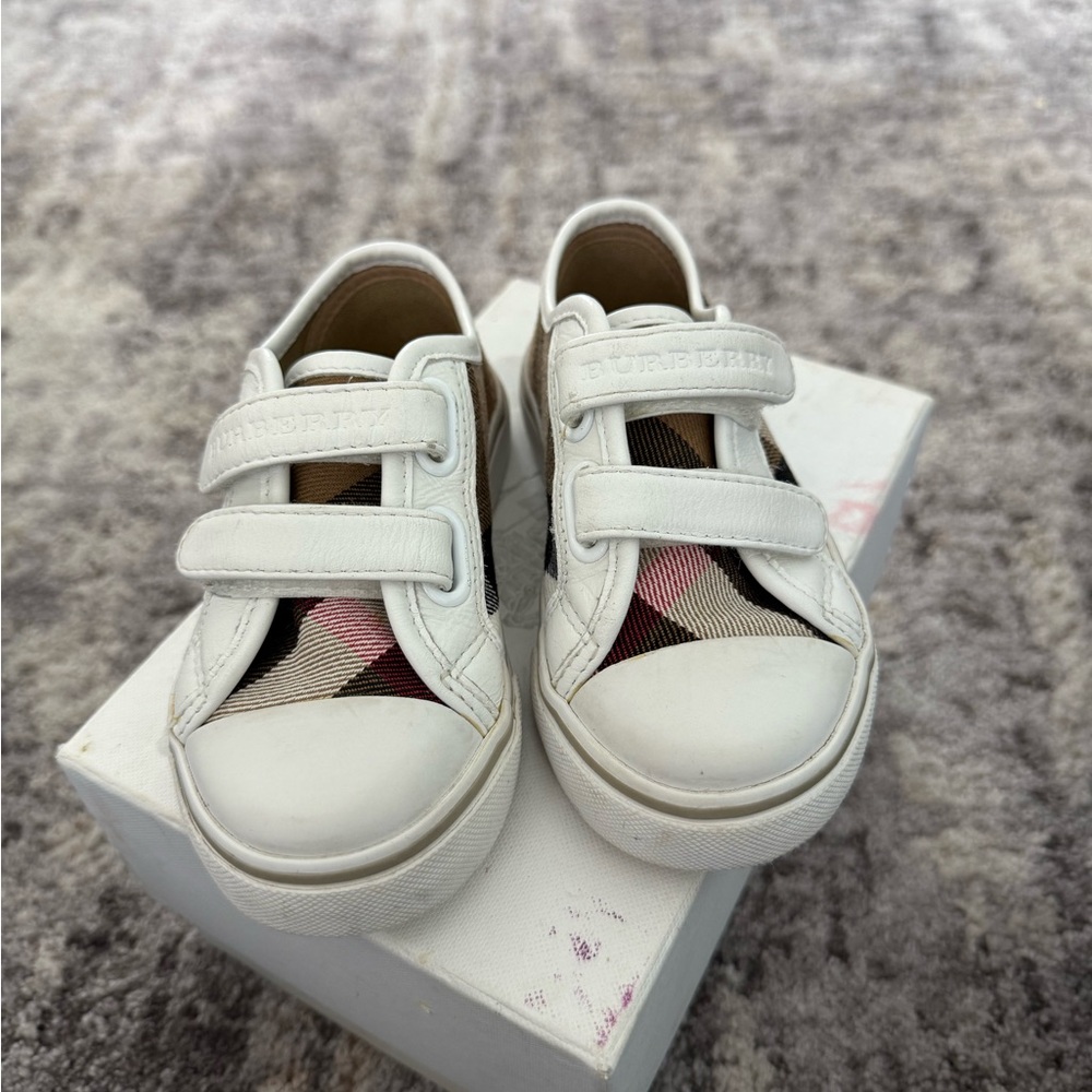 Burberry White and Pink Sneakers with Minimalist Design